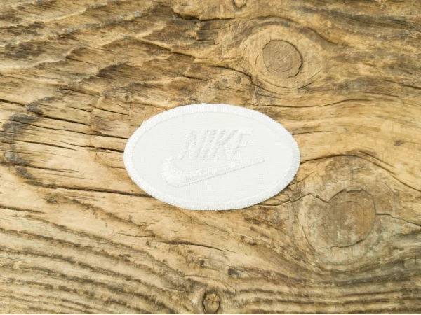 Термоаппликация Nike белая 6,5х4 см арт. 15941