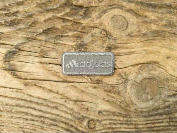 Термоаппликация Adidas серая 4,5х2 см арт. 15992